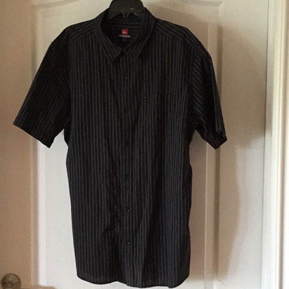 Quicksilver men’s striped shirt with pocket.